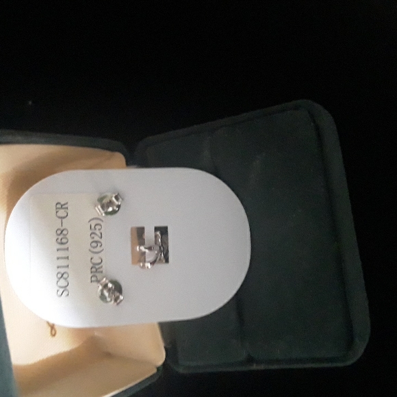 Sterling Silver Clear Cz Heart shaped Pendant Set - Picture 4 of 5